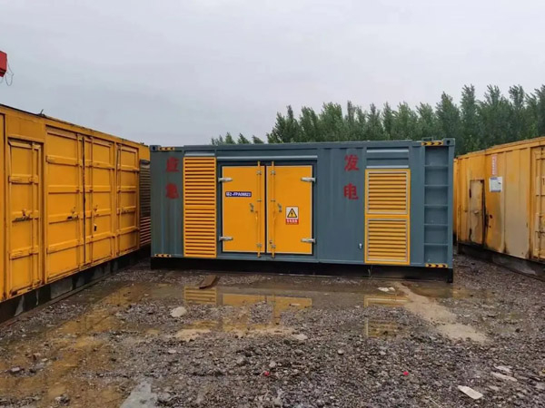 松桃柴油发电机如何判断干式空气滤清器是否需要更换？