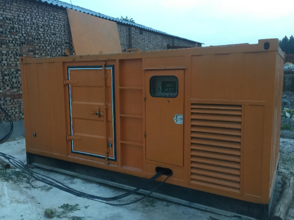 松桃发电机组长期使用中，电缆线的敷设路径有哪些要求？